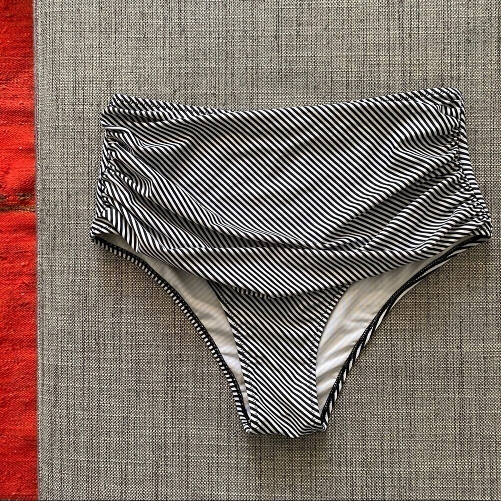 Striped black white ruched sides bikini bottom L